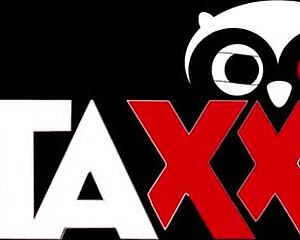 Amateur milf melinda gets a hard cock in her ass