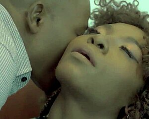 Policewoman seeks PLEASURE!