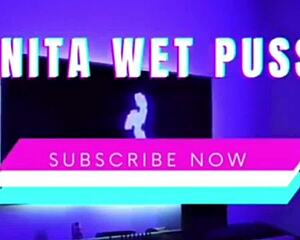 Anita's wet pussy getting fingered in homemade video