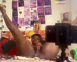 Anita's wet pussy getting fingered in homemade video