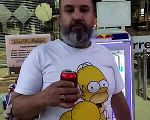 A morena couldn't hold back and wanted to fuck on Halloween in the car