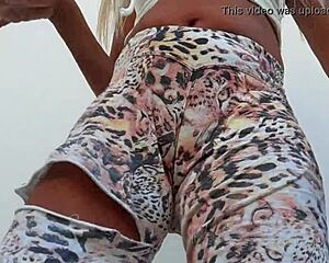 hot blonde ripping leggings over my big butt and my pussy, so horny! 😍🍑