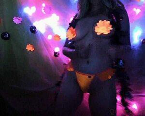 Gaby’s wild night at a neon throwback party