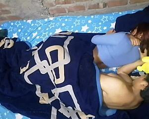 entré al cuarto de mi cuñada y me la cogí al principio no quiso luego terminó gimiendo como perra