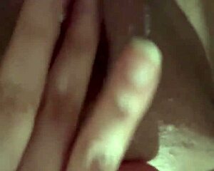 Valeriavida shares her amateur masturbation session