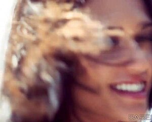 tiffany thompson, a teen babe, masturbates in hd romance 😍