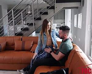 Summer Brooks v malé teen reality s velkými prsy