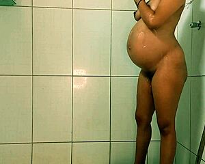 i'm so horny with this big pregnant pussy