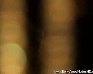 Brunette babe dances naked to music, super sexy