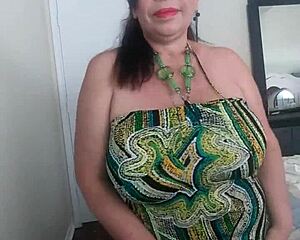 I’m showing off my big juicy ass and tits just for you guys!