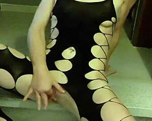 Watch the hot belgian milf finger herself intensely!