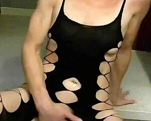 Watch the hot belgian milf finger herself intensely!