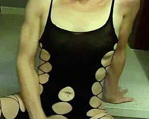 Watch the hot belgian milf finger herself intensely!