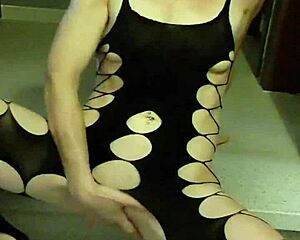 Watch the hot belgian milf finger herself intensely!