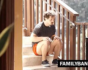 Familybangs представя неотразима гола заварена сестра Kiarra Kai жадуваща вниманието на Robby Echo.