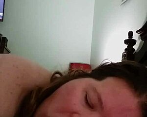 slutslave1975 enjoys a relaxing oral activity