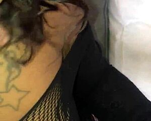 Ebony couple gives good head quickly