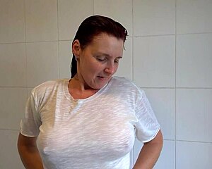 Hey Bettie Hayward, loving that steamy shower view!