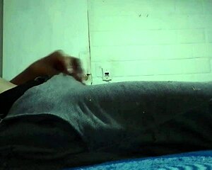 Guadalajara Gay Jhozue Gets Small Handjob