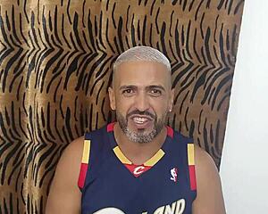 Pocahontas Carioca celebrates five years of her channel with deepthroat and cumshot.