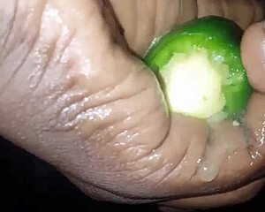 Plantain Versus Poivron - I Get Wet And Cum So Hard!
