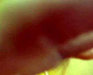 linda bunda grande infiel teases wet pussy on webcam