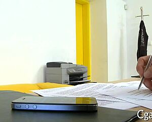 Aku Kecanduan Jelajahi Blog Seks Homo untuk Konten Panas