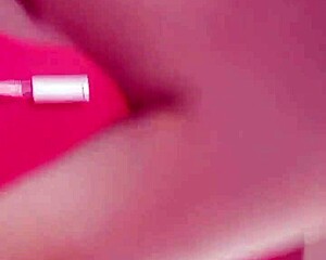 woman receives reward for keeping money