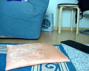 sexydeas masturbates her naughty pussy in the garage