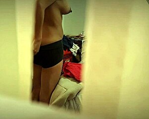 Ehi, Spio Questa Bambola Incinta Cilena dell'Università Oggi!