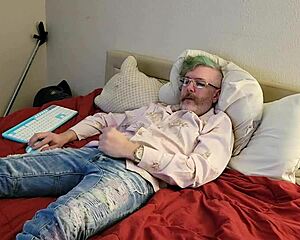 fully clothed emo babe masturbating huge cock to orgasm