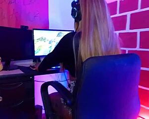 Latina Mommy Sucking And Fucking New Neighbor In POV