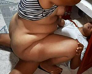 Fucking the kitchen repair guy at home 😏