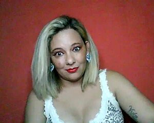 Mother and daughter have crazy sex with boyfriend in erotic threesome!