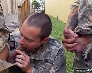 Horké gay setkání v námořnictvu se rozvine v den pošty. Raw akce zachycená v explicitních detailech pro milovníky vzrušení.