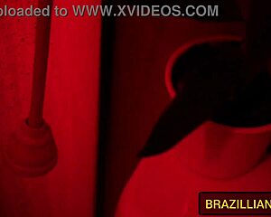 Gostosa taking bath with big tits 😍