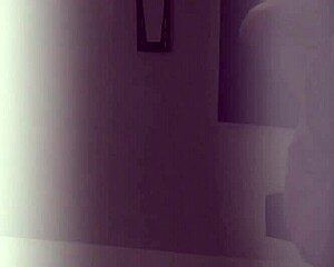 Pequeña Jennifer Far in a Latina scene