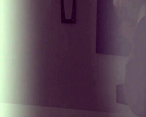 Pequeña Jennifer Far in a Latina scene