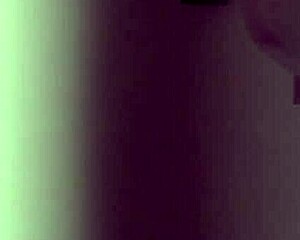 Pequeña Jennifer Far in a Latina scene