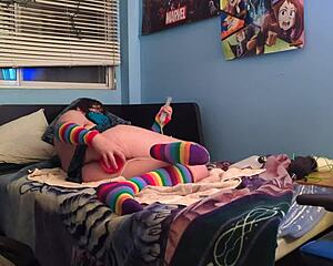 Chiot Soumis Se Pratique À Jouer Avec Son Bad Dragon