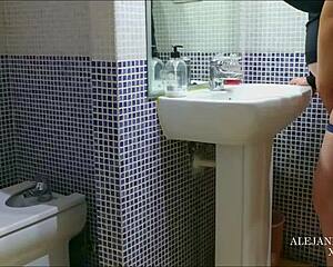 novio masturba a mi amiga embarazada en este threesome joven de grupo