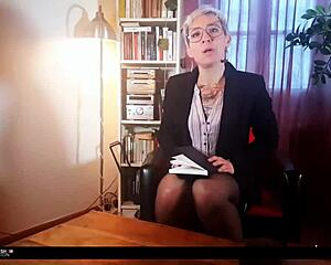 ta banquiere jerks off to milf assfucking roleplay