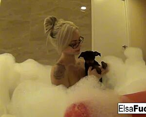 elsa jean says 'check out my hotel room and pussy'