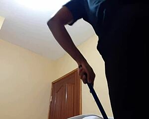 สอดแนมนักศึกษาอาฟริกาในห้องพักไนโรบี