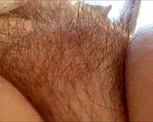 Milf rubbing her hairy pussy 😍