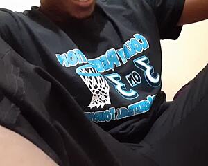 สอดแนมนักศึกษาอาฟริกาในห้องพักไนโรบี