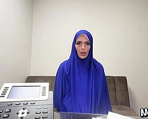 Hijab girl fucks and sucks to pay immigration debt