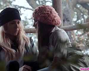 I see my runaway chick eatin her bffs pussey