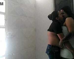 como en el momento mi marido no se encuentra cancelo el domicilio con mi culo grande