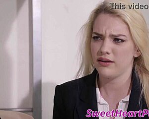 Dykes Lick Pussy On Bunk Bed!